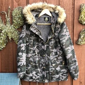 NWT! Camouflage lined jacket with hood PRICE FIRM